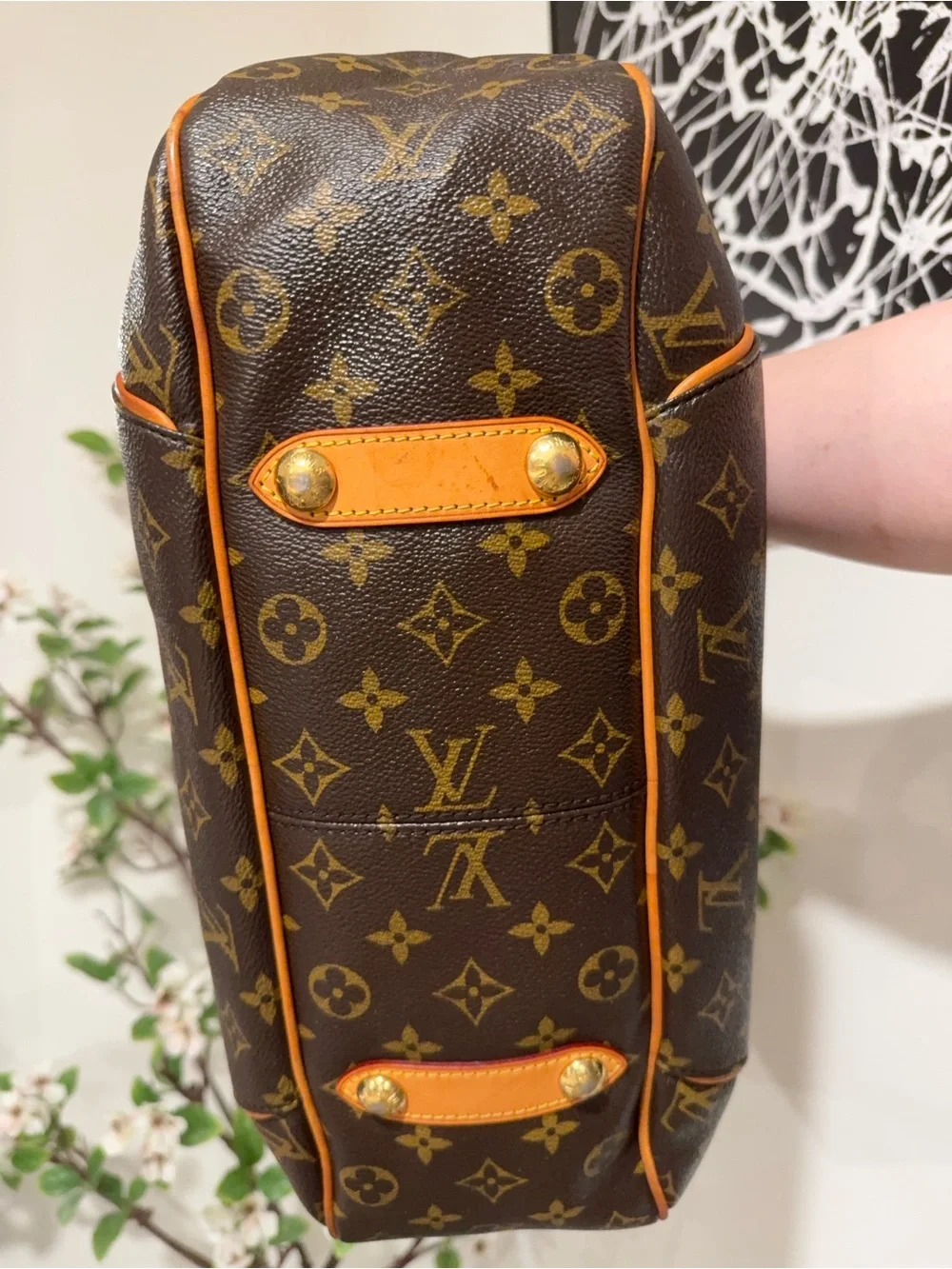 LV Galleria MM in Monogram